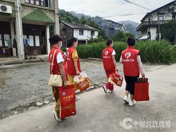 3浙江平阳县开展“关爱孤寡老人 传递社会温暖”慰问活动.jpg